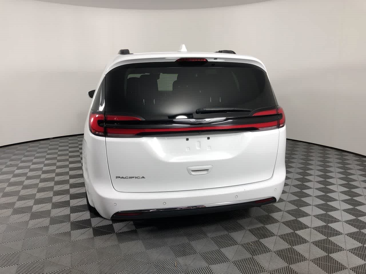 2022 CHRY Pacifica Hybrid Base